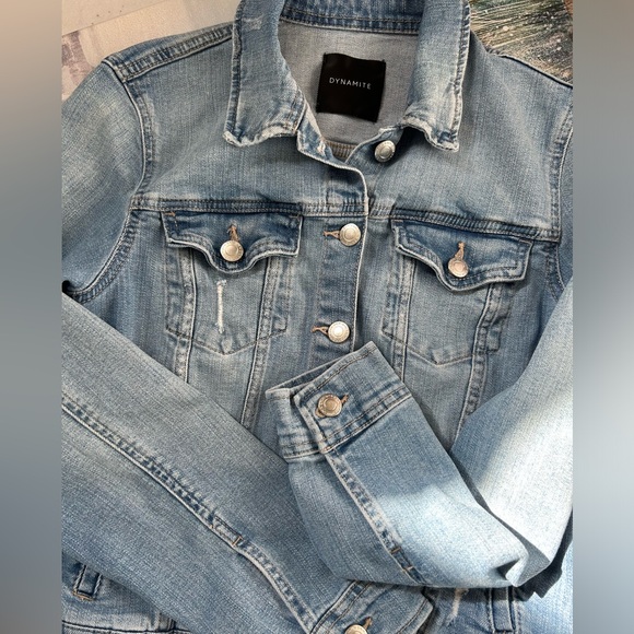 Dynamite Fitted Jean Jacket Distressed Lightwash🌸🩵 - Picture 5 of 11
